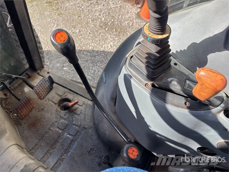 New Holland TN60DA Traktori