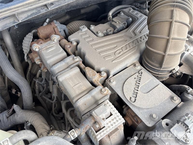Nissan Titan 4x4 Crew Cab Pickup Muu
