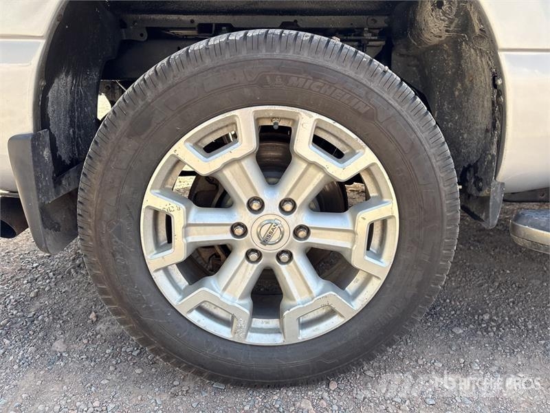 Nissan Titan 4x4 Crew Cab Pickup Muu