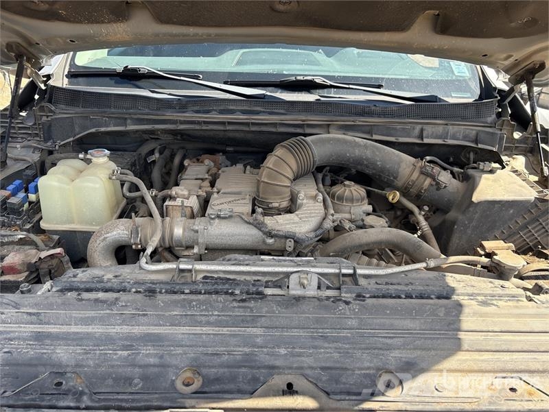 Nissan Titan 4x4 Crew Cab Pickup Muu