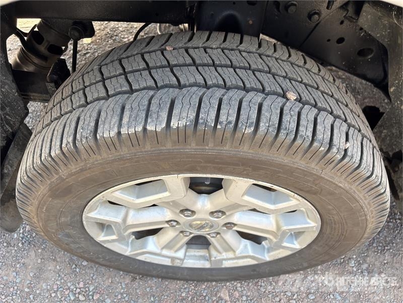 Nissan Titan 4x4 Crew Cab Pickup Muu