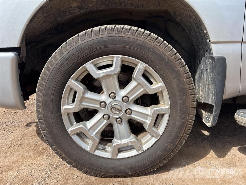Nissan Titan 4x4 Crew Cab Pickup Muu