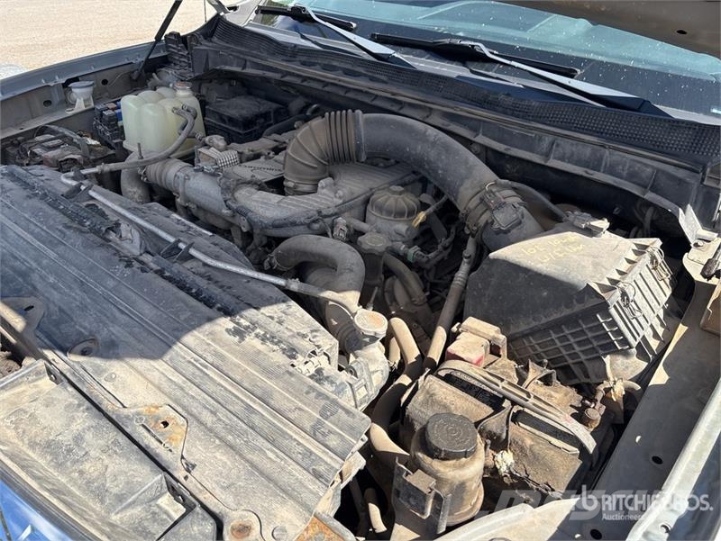 Nissan Titan 4x4 Crew Cab Pickup Muu