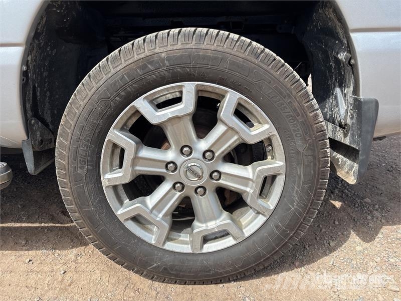 Nissan Titan 4x4 Crew Cab Pickup Muu
