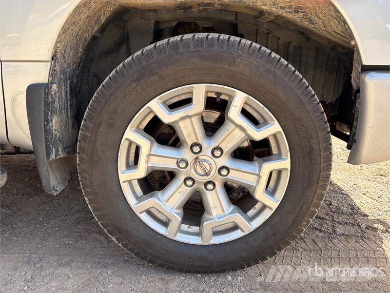Nissan Titan 4x4 Crew Cab Pickup Muu