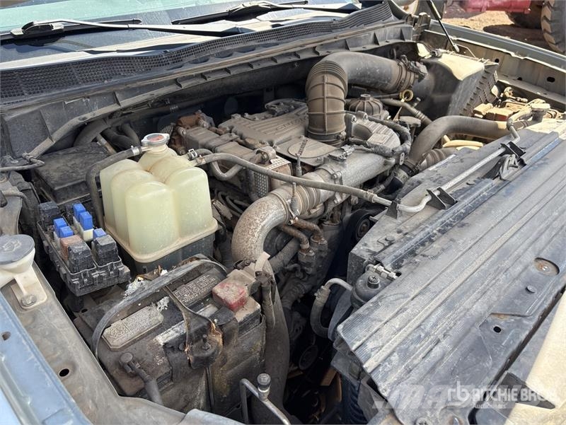 Nissan Titan 4x4 Crew Cab Pickup Muu