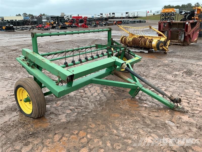 Pequea 710 84 in Fluffer Hay Tedder Obraceče a shrabovače sena