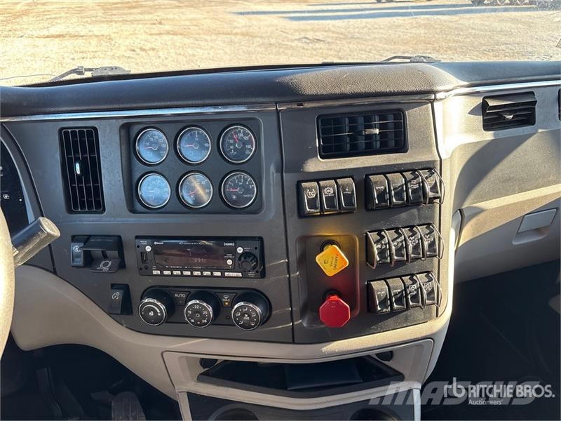 Peterbilt 567 وحدات الجر