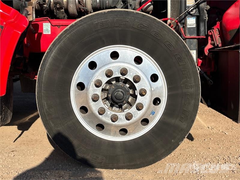Peterbilt 567 Trekkers