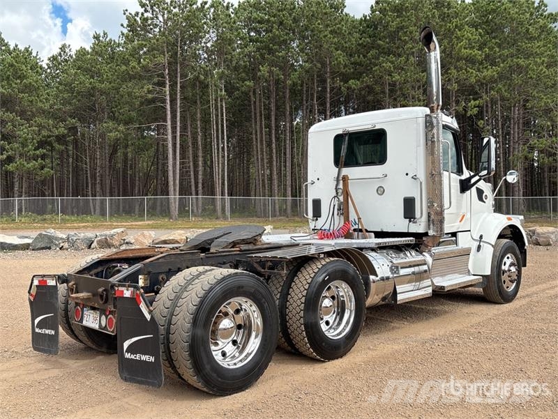 Peterbilt 567 وحدات الجر