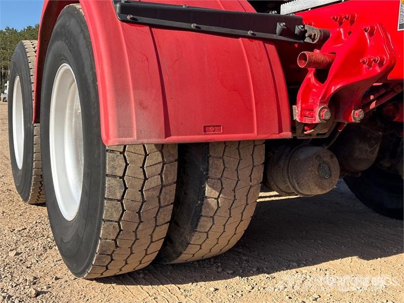 Peterbilt 567 Trekkers
