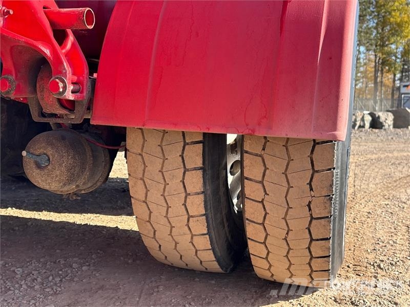 Peterbilt 567 Trekkers