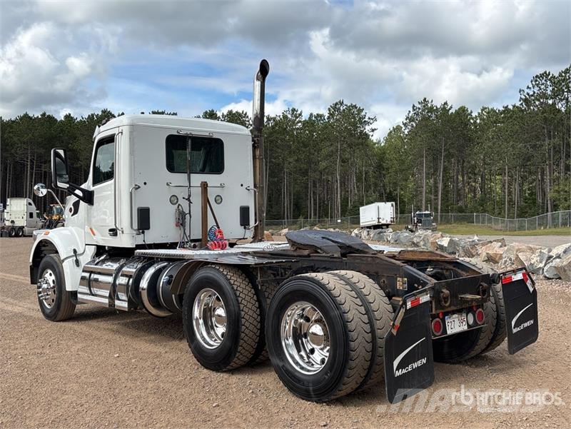Peterbilt 567 وحدات الجر