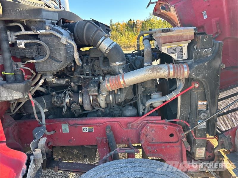 Peterbilt 567 وحدات الجر