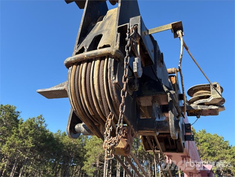 Pettibone 4x4x4 Rough Terrain Crane Rough terrain cranes