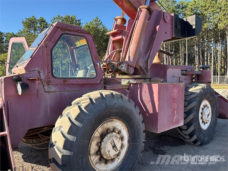 Pettibone 4x4x4 Rough Terrain Crane Rough terrain cranes