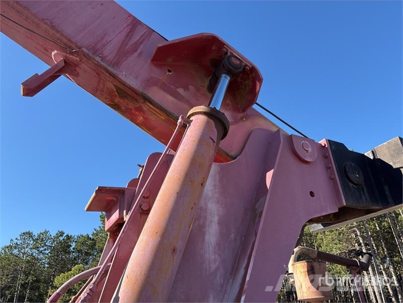 Pettibone 4x4x4 Rough Terrain Crane Rough terrain cranes
