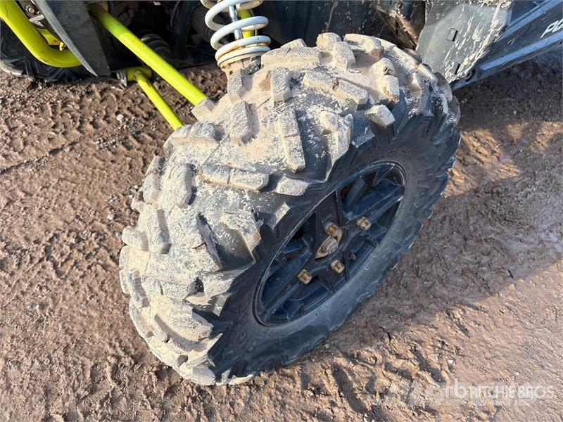 Polaris 1000 RZR 4x4 XP Side By Side 自動車