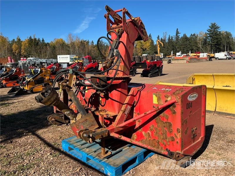  Pronovost 7 ft 6 in 3-Point Snow Blower قاذفات الجليد