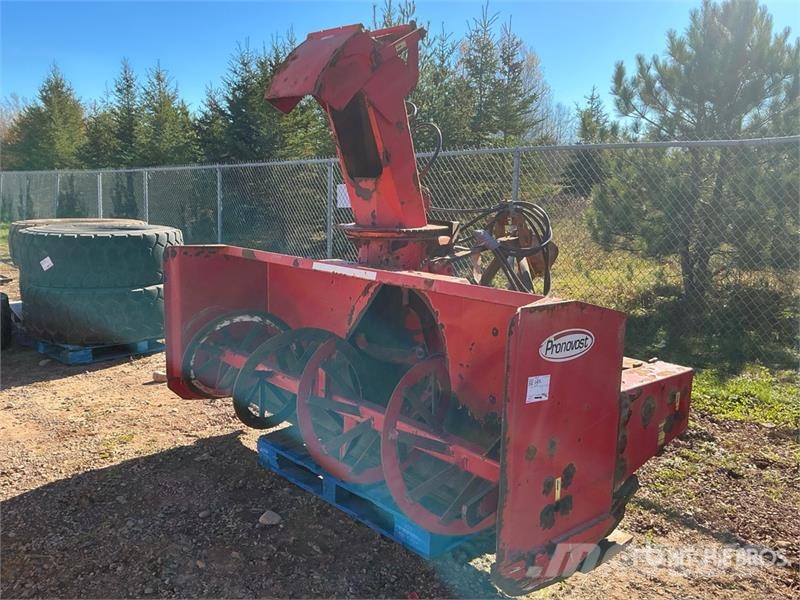  Pronovost 7 ft 6 in 3-Point Snow Blower قاذفات الجليد
