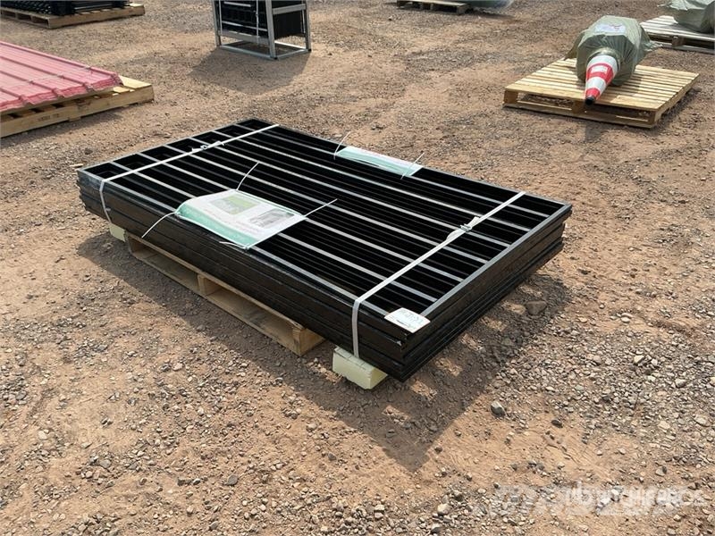 Quantity of (10) 5 ft 9 in x 3 ft 3 in Galvanized Sprzęt ogrodzeniowy
