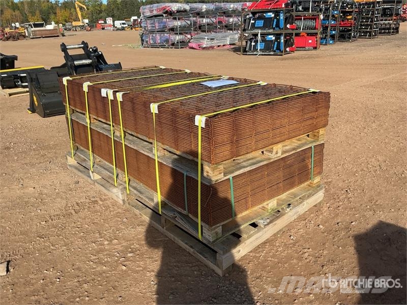  Quantity of (100) 7 ft x 3 ft 6 in Wire Mesh Sheet المصاعد والرافعات المادية