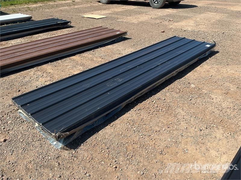  Quantity of (100) Black Metal Roof Panels (Unused) Gervės, keltuvai ir medžiagų kėlimo įranga