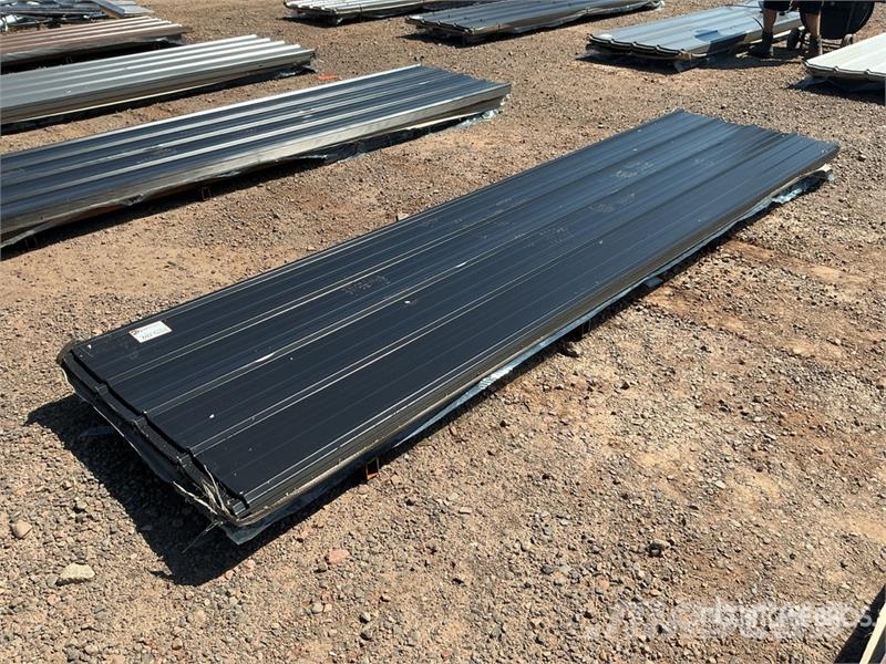  Quantity of (100) Black Metal Roof Panels (Unused) Gervės, keltuvai ir medžiagų kėlimo įranga