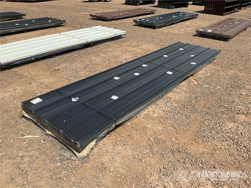 Quantity of (100) Black Metal Roof Panels (Unused) Gervės, keltuvai ir medžiagų kėlimo įranga