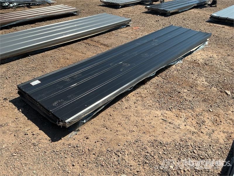 Quantity of (100) Black Metal Roof Panels (Unused) Gervės, keltuvai ir medžiagų kėlimo įranga