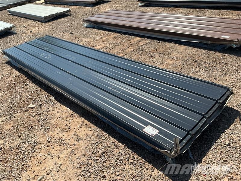  Quantity of (100) Black Metal Roof Panels (Unused) Gervės, keltuvai ir medžiagų kėlimo įranga