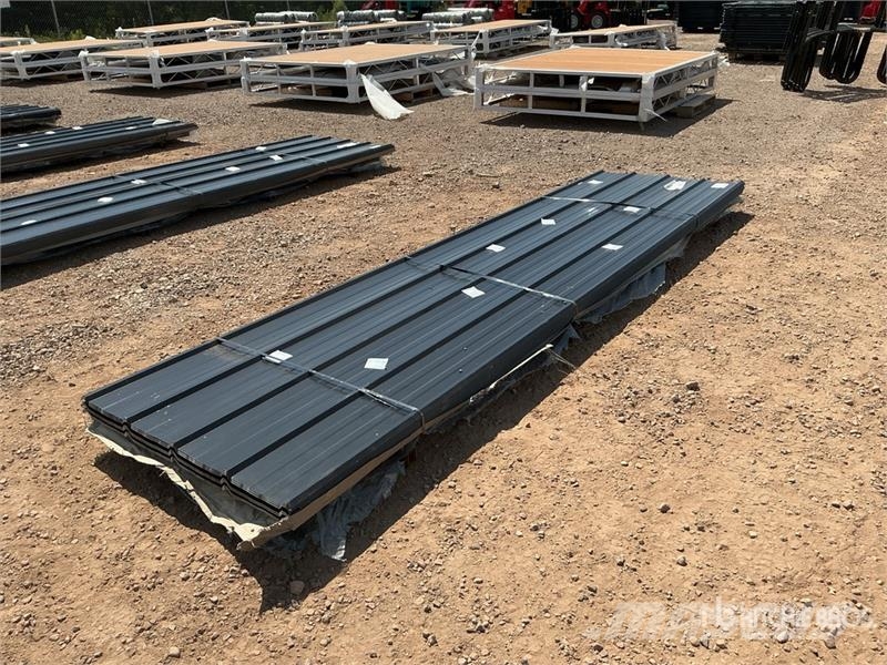 Quantity of (100) Black Metal Roof Panels (Unused) Gervės, keltuvai ir medžiagų kėlimo įranga