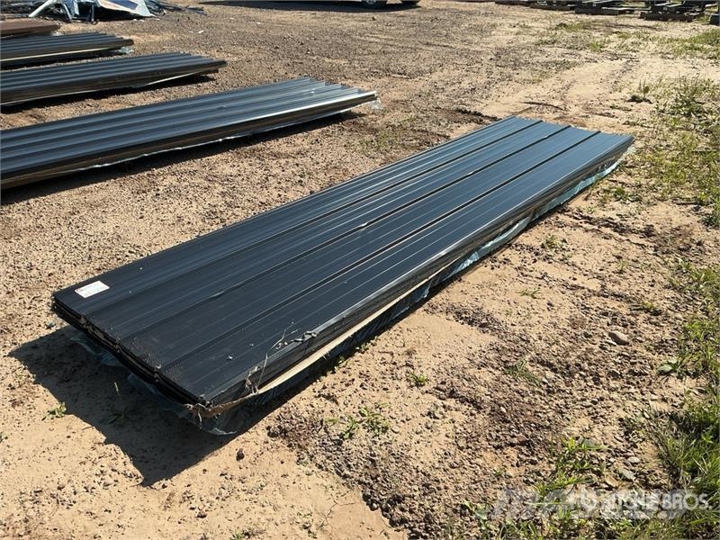 Quantity of (100) Black Metal Roof Panels (Unused) Gervės, keltuvai ir medžiagų kėlimo įranga