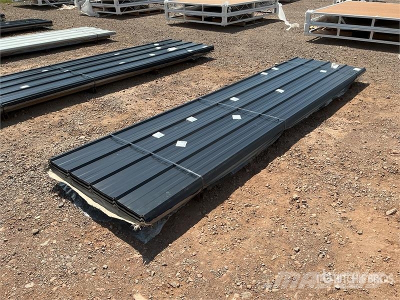 Quantity of (100) Black Metal Roof Panels (Unused) Gervės, keltuvai ir medžiagų kėlimo įranga