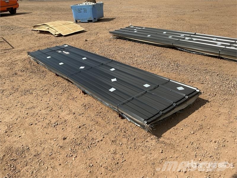 Quantity of (100) Black Metal Roof Panels (Unused) Gervės, keltuvai ir medžiagų kėlimo įranga