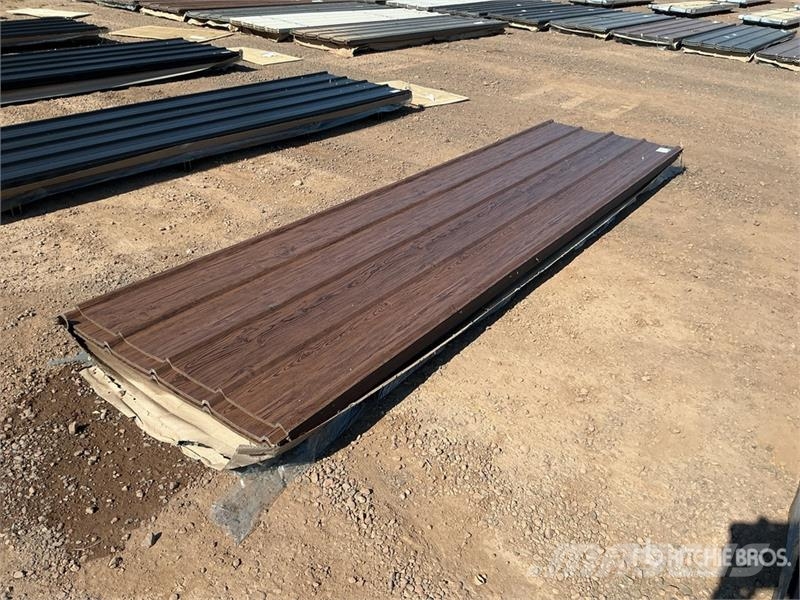  Quantity of (100) Brown Metal Roof Panels (Unused) Montacargas y elevadores de material
