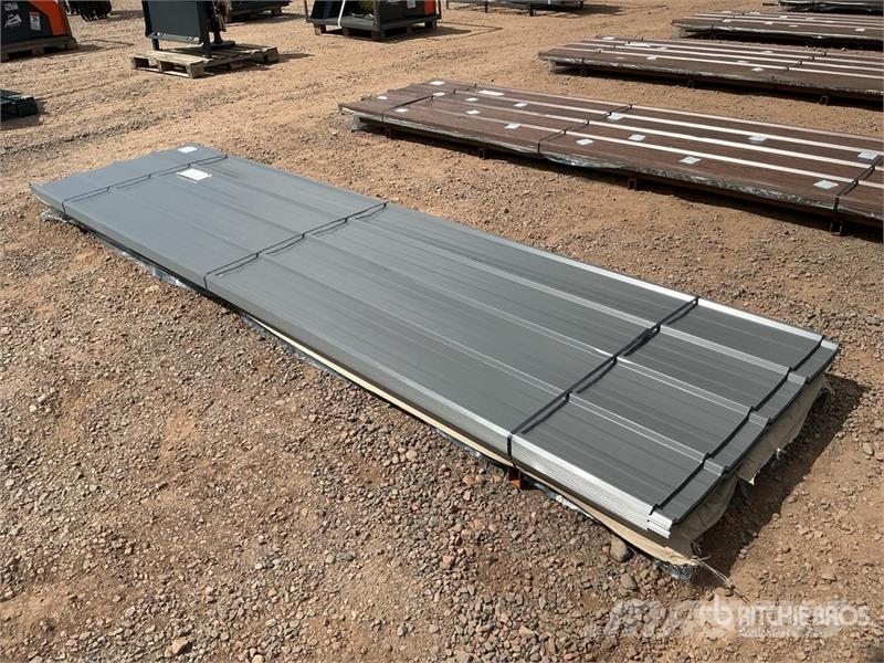 Quantity of (100) Grey Metal Roof Panels (Unused) Montacargas y elevadores de material