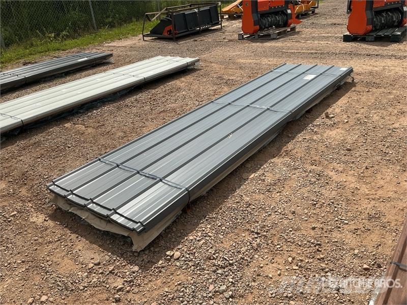 Quantity of (100) Grey Metal Roof Panels (Unused) Montacargas y elevadores de material