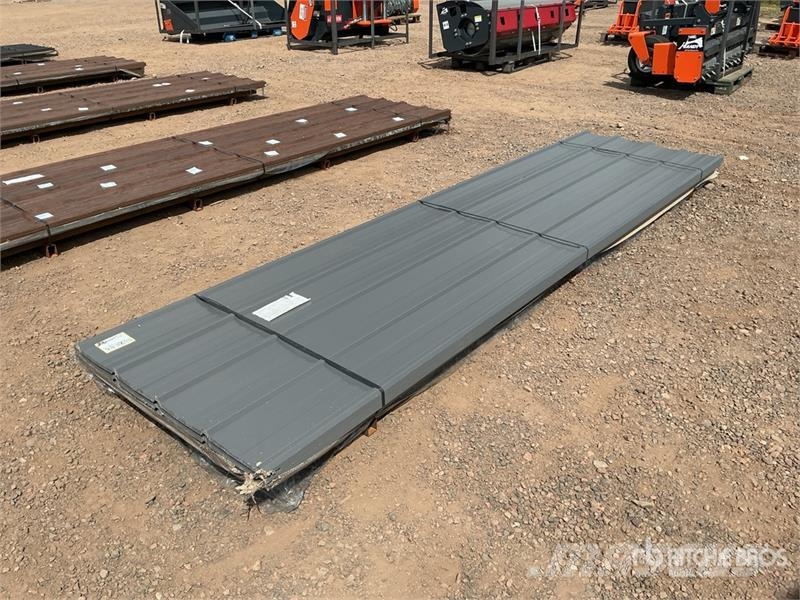Quantity of (100) Grey Metal Roof Panels (Unused) Montacargas y elevadores de material