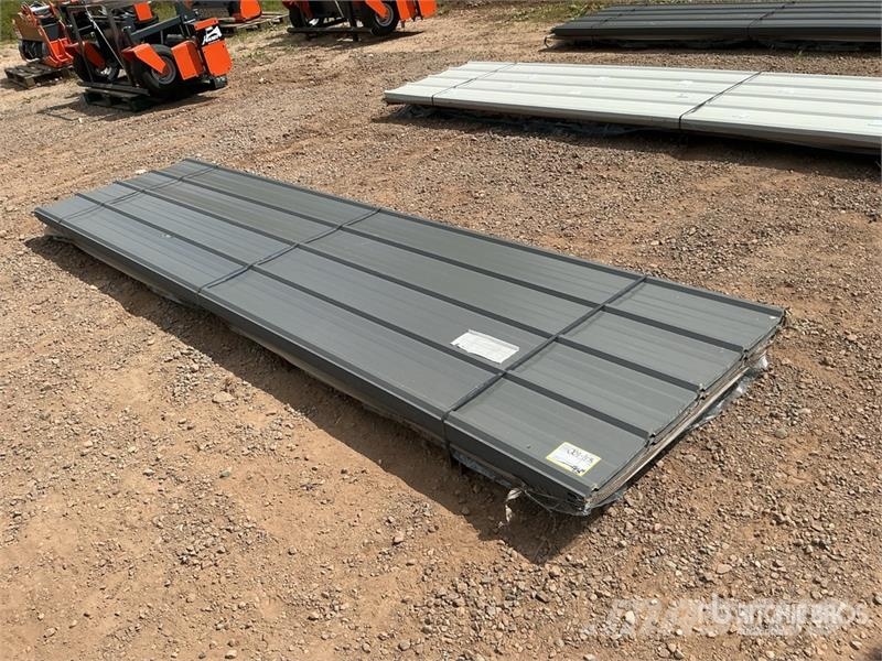 Quantity of (100) Grey Metal Roof Panels (Unused) Montacargas y elevadores de material