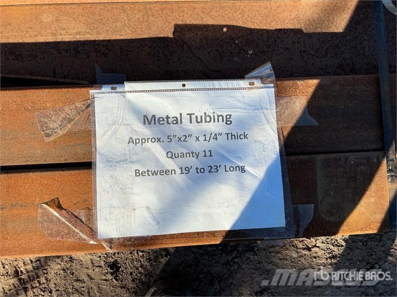  Quantity of (11) Galvanized Steel Tubes معدات البناء - غير ذلك