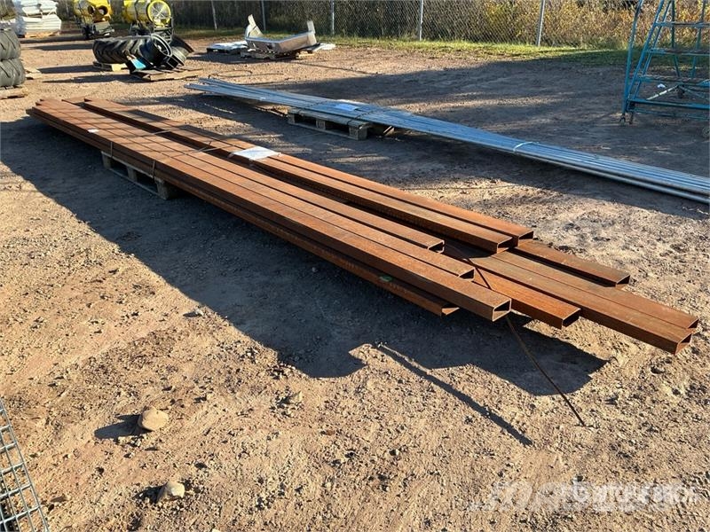  Quantity of (11) Galvanized Steel Tubes معدات البناء - غير ذلك