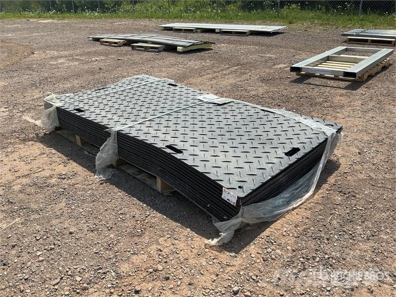 Quantity of (12) 8 ft x 4 ft Ground Protection Roa Ostale kargo komponente