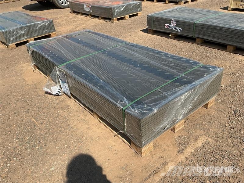 Quantity of (15) FPM 41 in x 94 in Ground Protect Ostale kargo komponente
