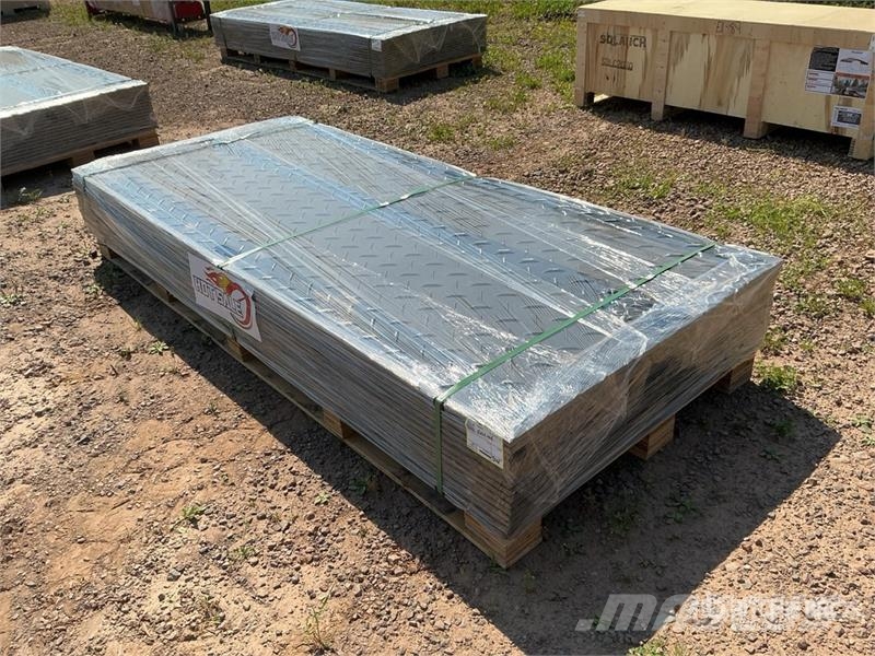Quantity of (15) FPM 41 in x 94 in Ground Protect Muud osad