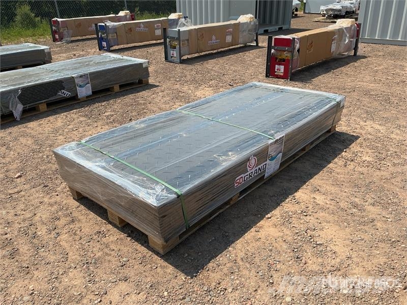 Quantity of (15) FPM 41 in x 94 in Ground Protect Ostale kargo komponente