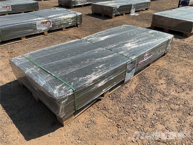  Quantity of (15)  FPM 41 in x 94 in Ground Protect Ostale kargo komponente