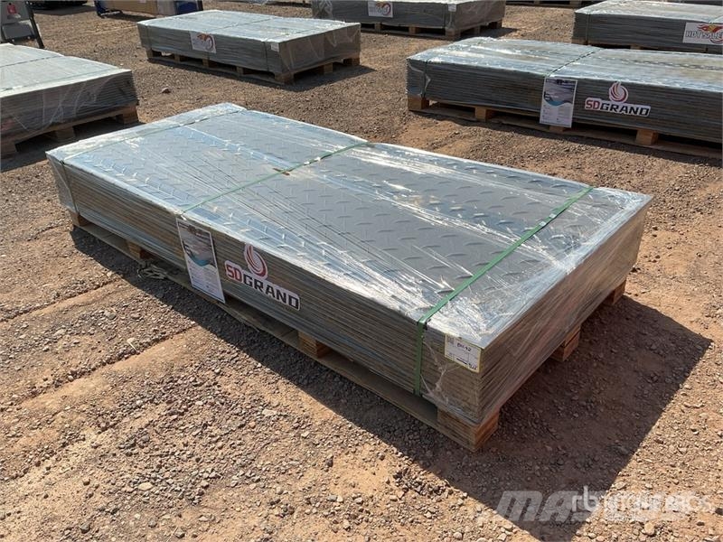 Quantity of (15) FPM 41 in x 94 in Ground Protect Ostale kargo komponente