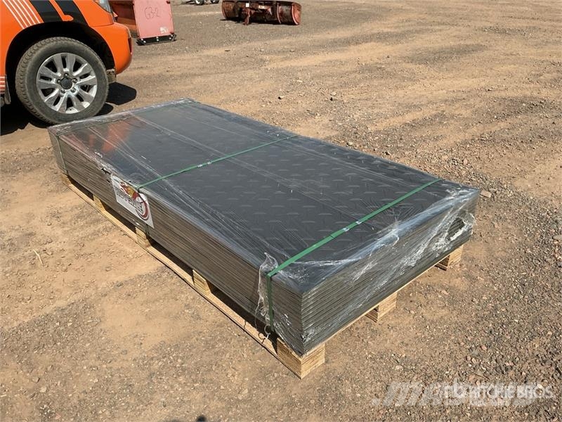 Quantity of (15) FPM 41 in x 94 in Ground Protect Ostale kargo komponente
