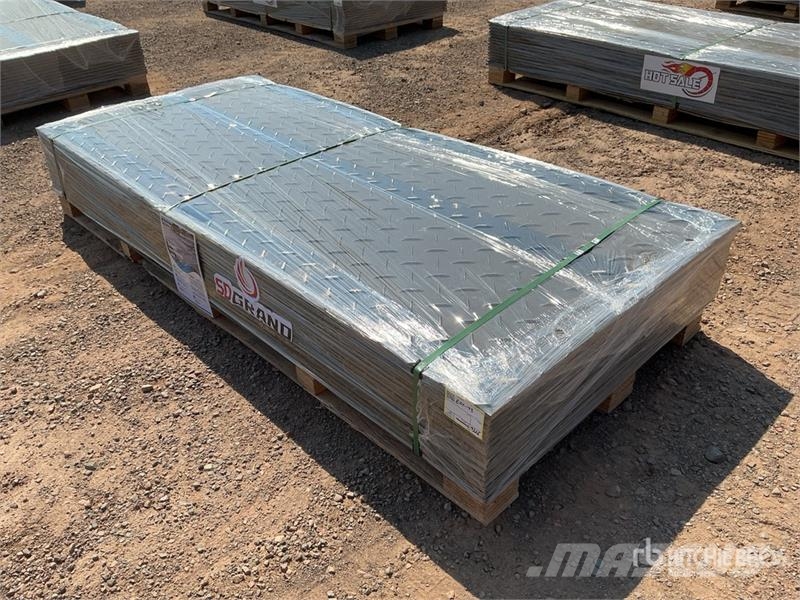 Quantity of (15) FPM 41 in x 94 in Ground Protect Ostale kargo komponente